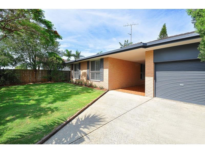 63 Alec Avenue, Mermaid Waters QLD 4218