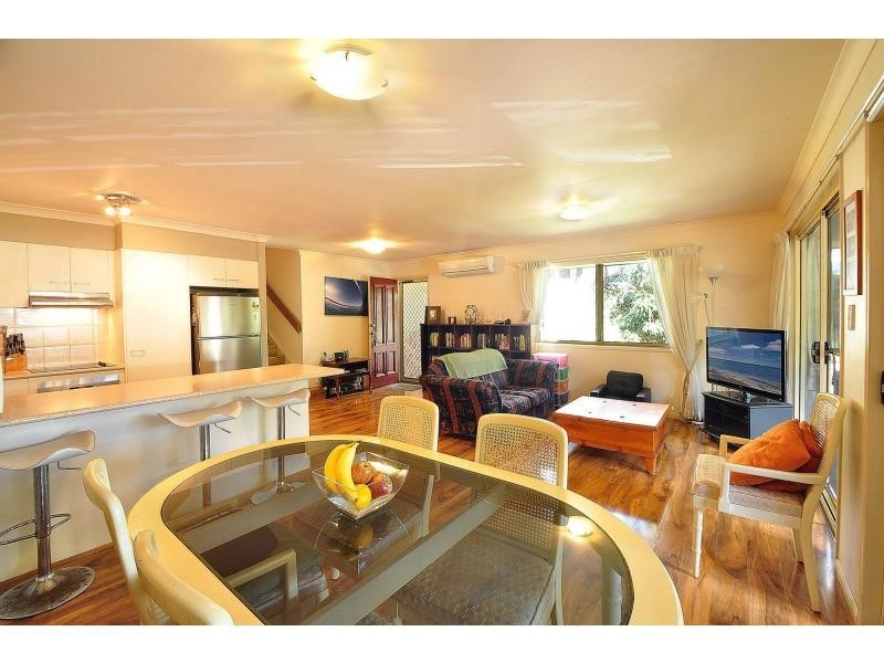 2/5 Kingia Court, Burleigh Heads QLD 4220