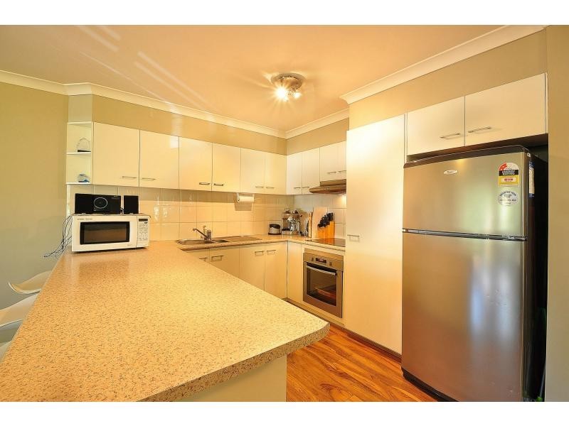 2/5 Kingia Court, Burleigh Heads QLD 4220