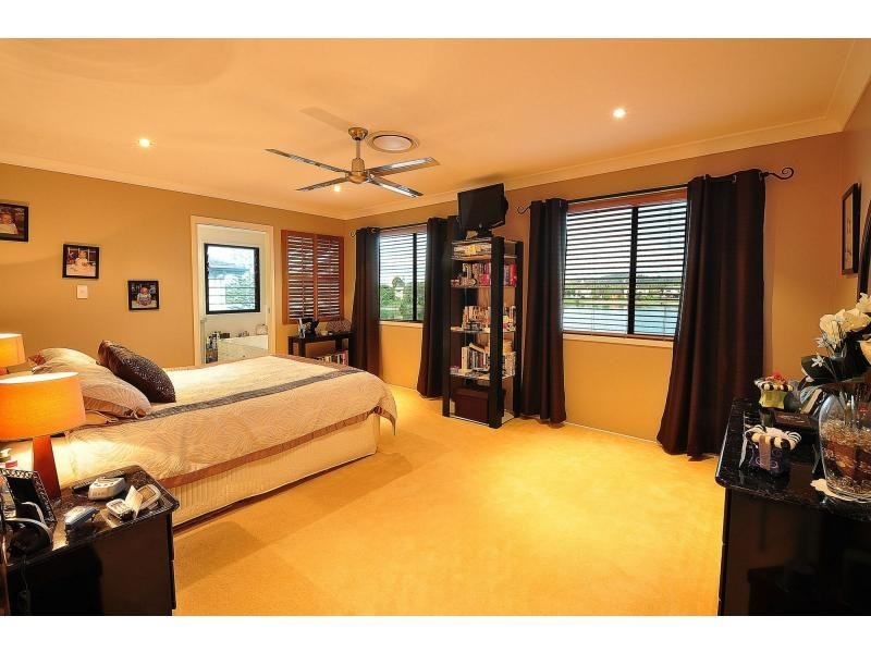 76 Honeyeater Drive, Burleigh Waters QLD 4220