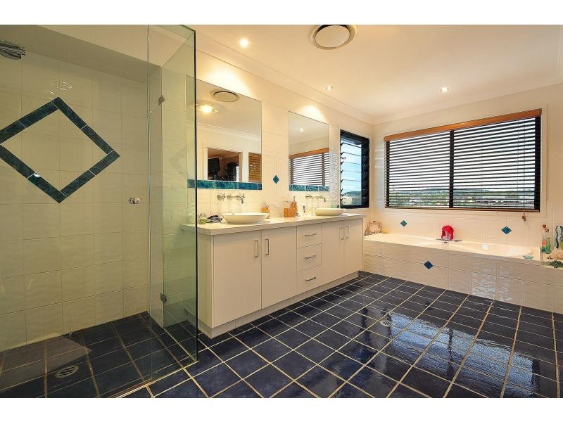 76 Honeyeater Drive, Burleigh Waters QLD 4220