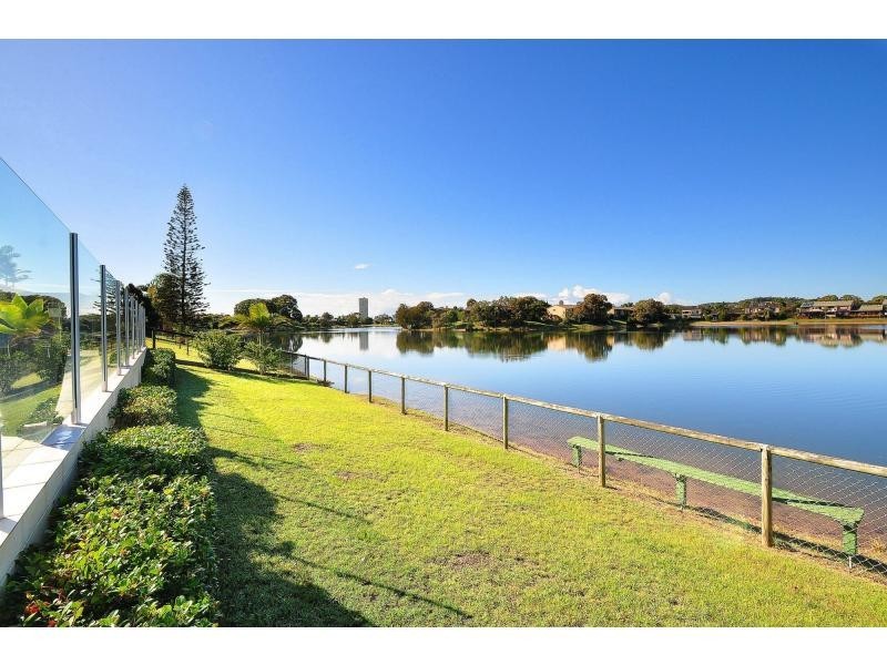 76 Honeyeater Drive, Burleigh Waters QLD 4220