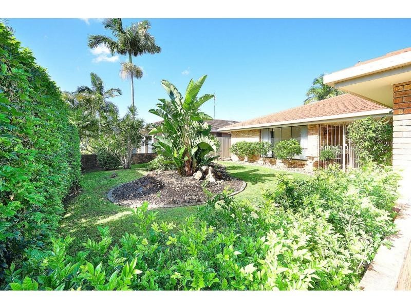 20 Apia Avenue, Clear Island Waters QLD 4226