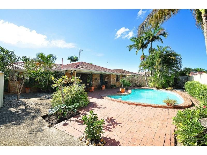 20 Apia Avenue, Clear Island Waters QLD 4226