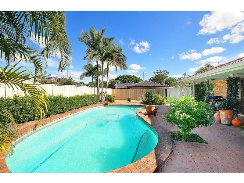 20 Apia Avenue, Clear Island Waters QLD 4226