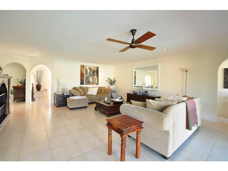 20 Apia Avenue, Clear Island Waters QLD 4226