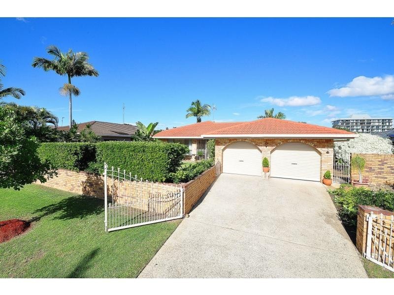 20 Apia Avenue, Clear Island Waters QLD 4226