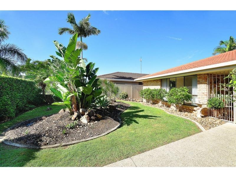 20 Apia Avenue, Clear Island Waters QLD 4226