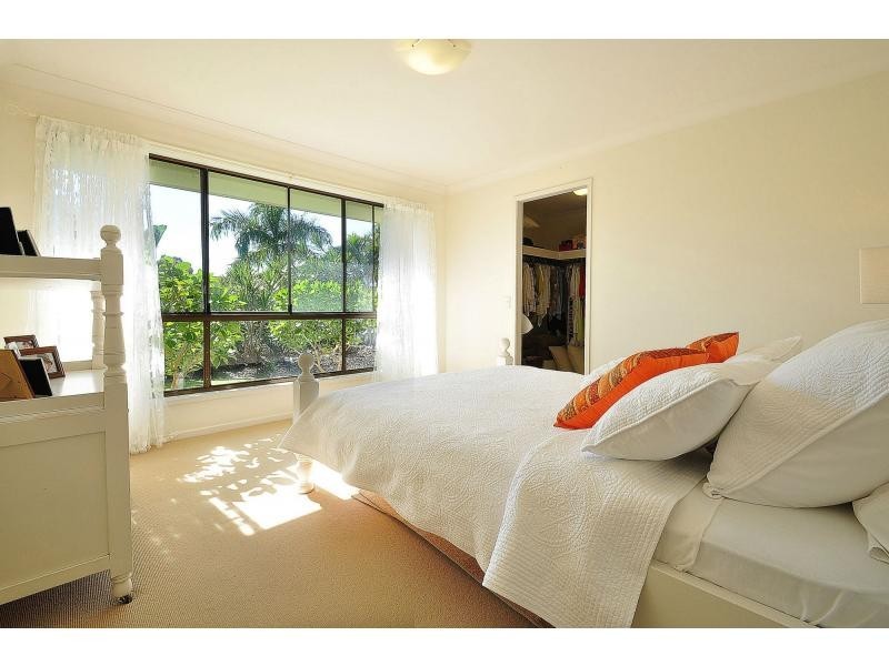 20 Apia Avenue, Clear Island Waters QLD 4226