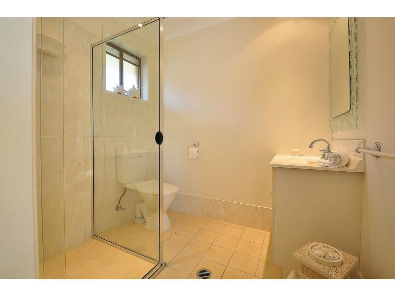 20 Apia Avenue, Clear Island Waters QLD 4226