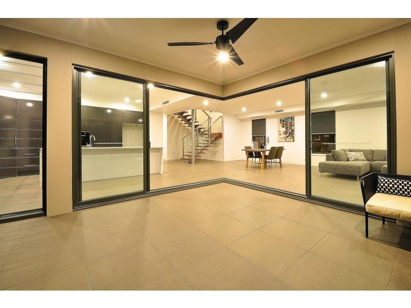 24 Ferny Fairway, Burleigh Heads QLD 4220