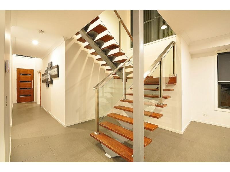 24 Ferny Fairway, Burleigh Heads QLD 4220