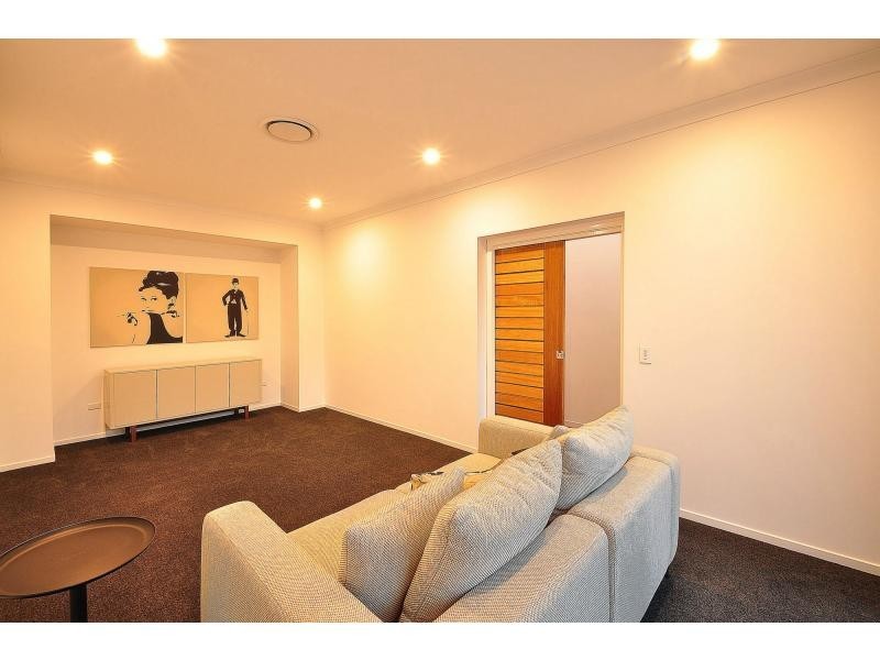 24 Ferny Fairway, Burleigh Heads QLD 4220