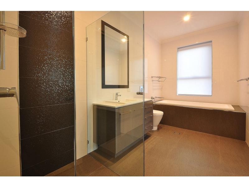 24 Ferny Fairway, Burleigh Heads QLD 4220