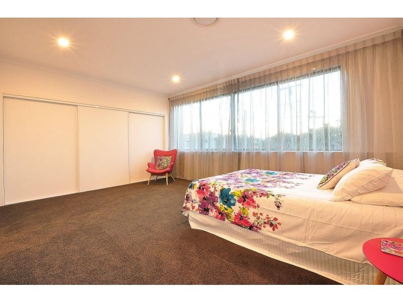 24 Ferny Fairway, Burleigh Heads QLD 4220