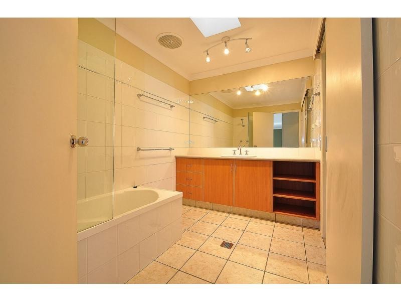 5/7 Sunbird Street, Burleigh Waters QLD 4220