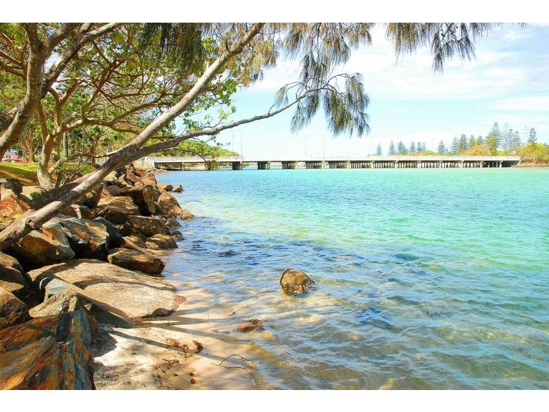 4/13 Awoonga Avenue, Burleigh Heads QLD 4220