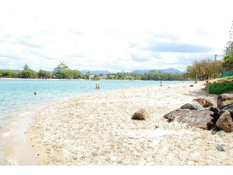 4/13 Awoonga Avenue, Burleigh Heads QLD 4220