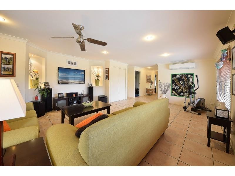 22 Bluejay Street, Burleigh Waters QLD 4220