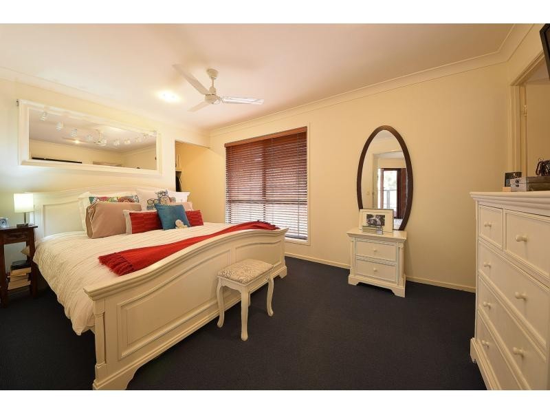 22 Bluejay Street, Burleigh Waters QLD 4220