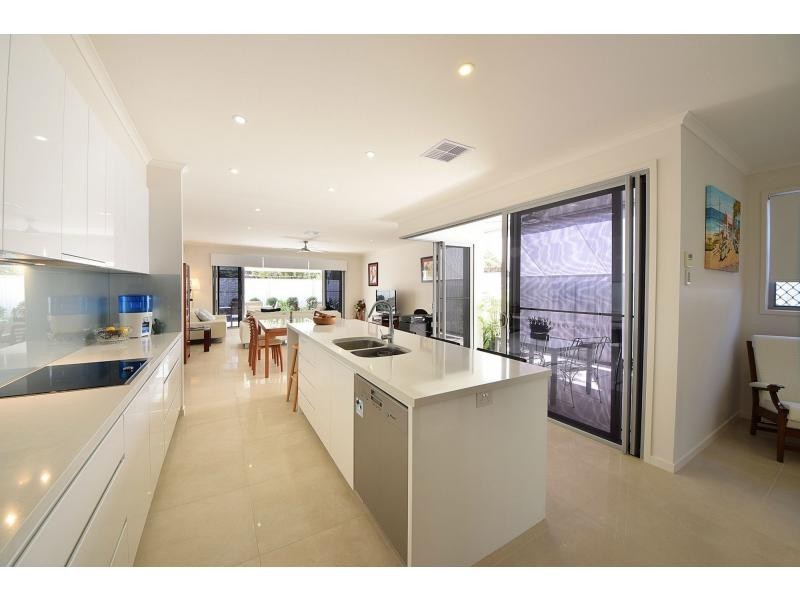 2/5 Ferny Fairway, Burleigh Heads QLD 4220