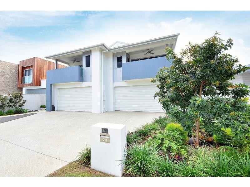 2/5 Ferny Fairway, Burleigh Heads QLD 4220