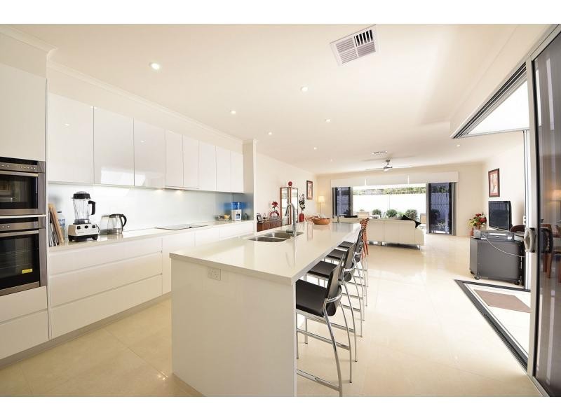 2/5 Ferny Fairway, Burleigh Heads QLD 4220