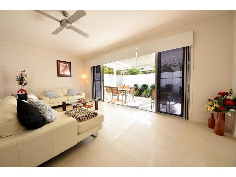 2/5 Ferny Fairway, Burleigh Heads QLD 4220