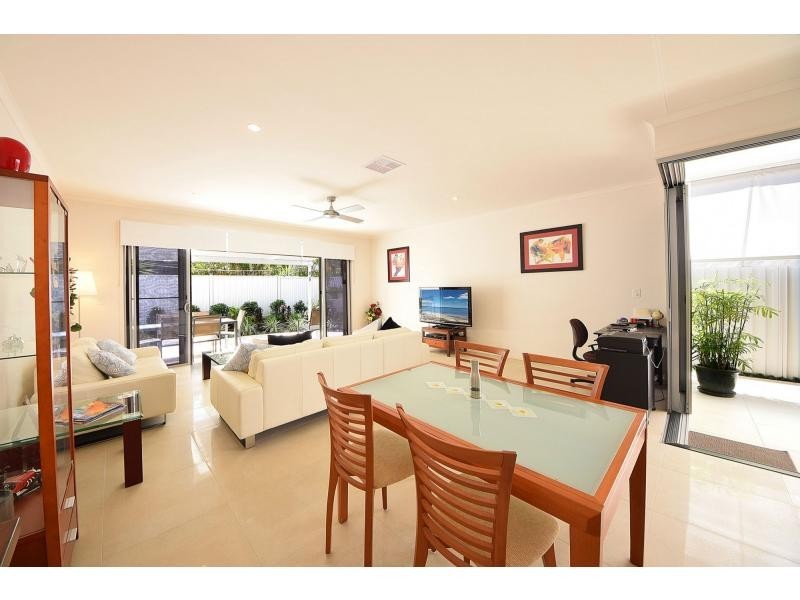 2/5 Ferny Fairway, Burleigh Heads QLD 4220