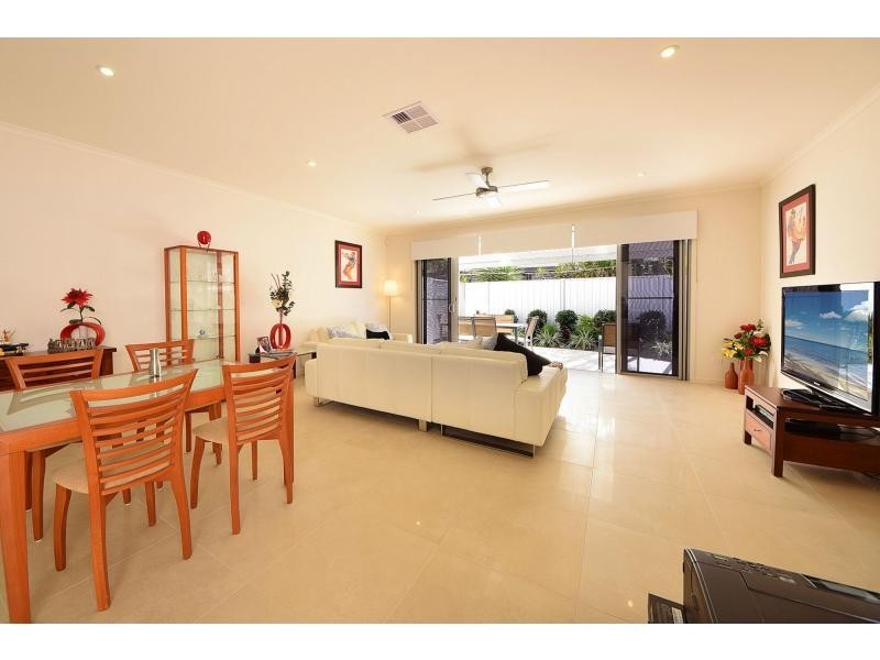 2/5 Ferny Fairway, Burleigh Heads QLD 4220