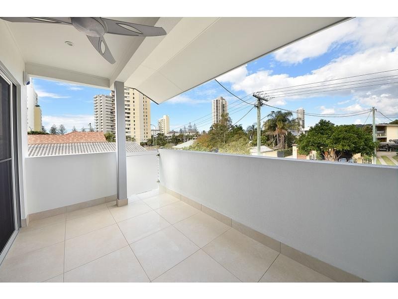 2/5 Ferny Fairway, Burleigh Heads QLD 4220