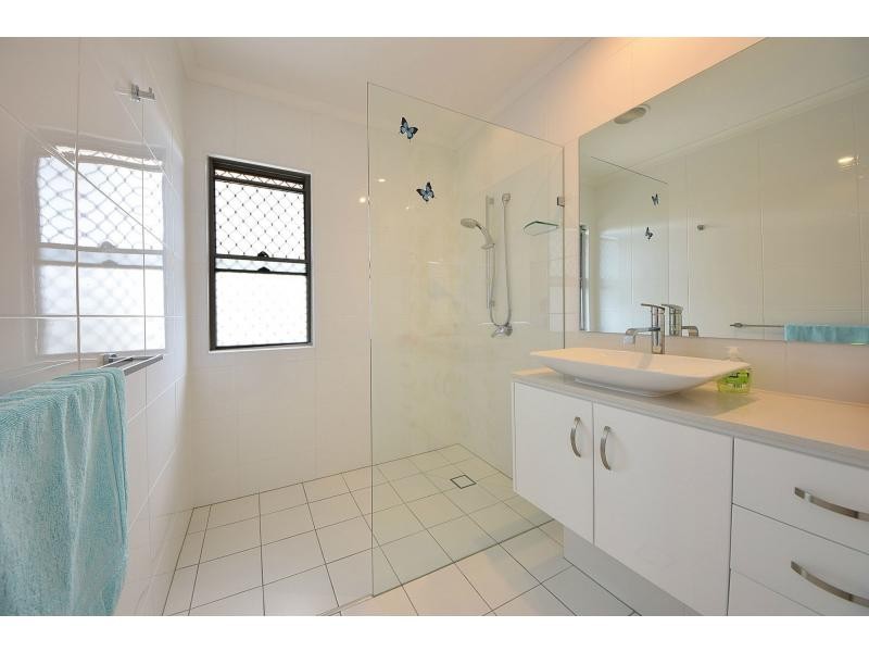 2/5 Ferny Fairway, Burleigh Heads QLD 4220