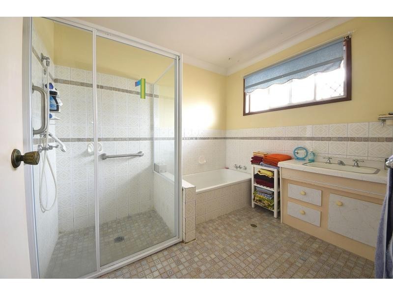 28 Dabchick Drive, Burleigh Waters QLD 4220