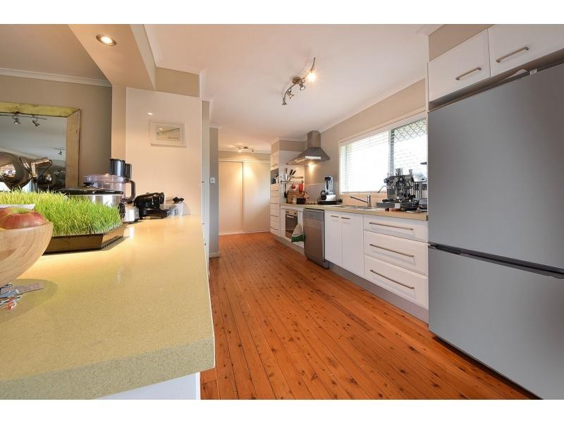 37 Banksia Broadway, Burleigh Waters QLD 4220