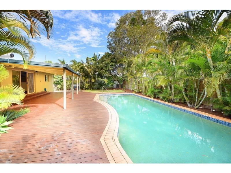12 Barwon Street, Burleigh Waters QLD 4220