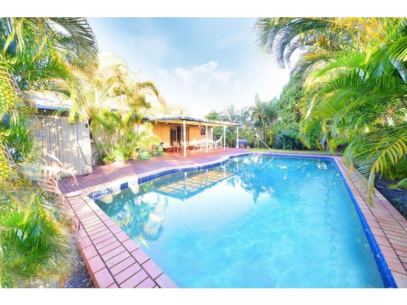 12 Barwon Street, Burleigh Waters QLD 4220