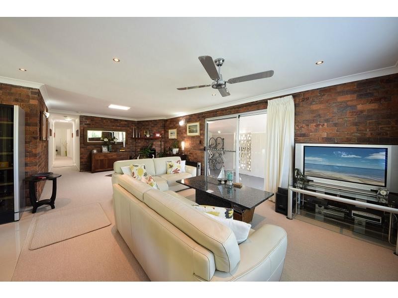 1/8 Russell Court, Miami QLD 4220