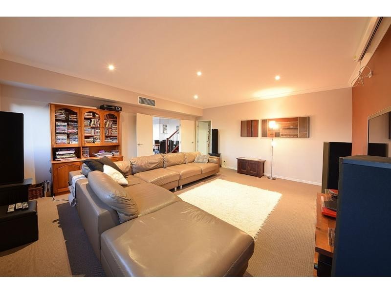 15 Barton Street, Reedy Creek QLD 4227