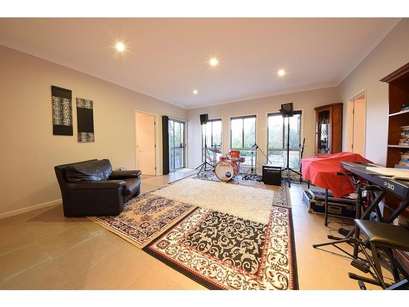 15 Barton Street, Reedy Creek QLD 4227