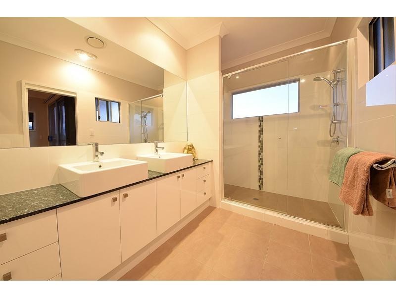 15 Barton Street, Reedy Creek QLD 4227