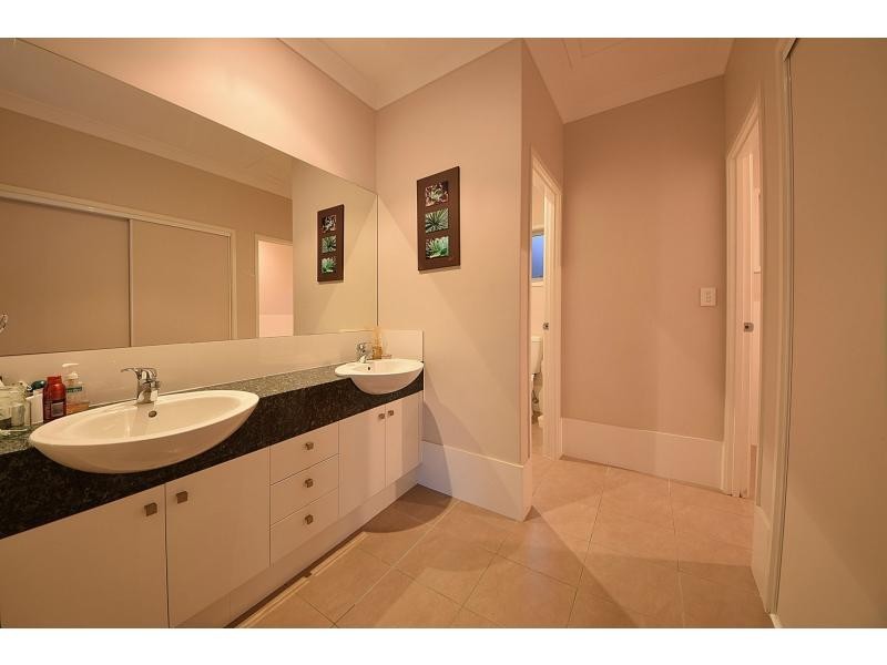 15 Barton Street, Reedy Creek QLD 4227