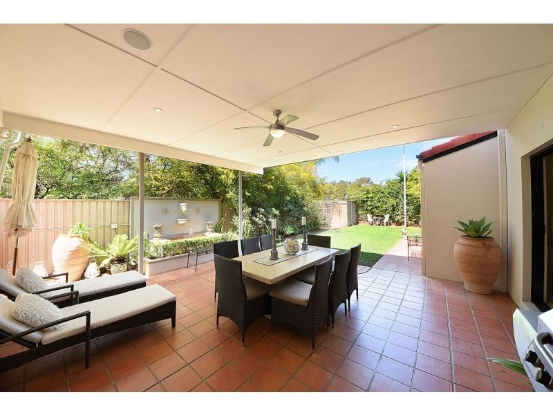 4 Sea Eagle Drive, Burleigh Waters QLD 4220