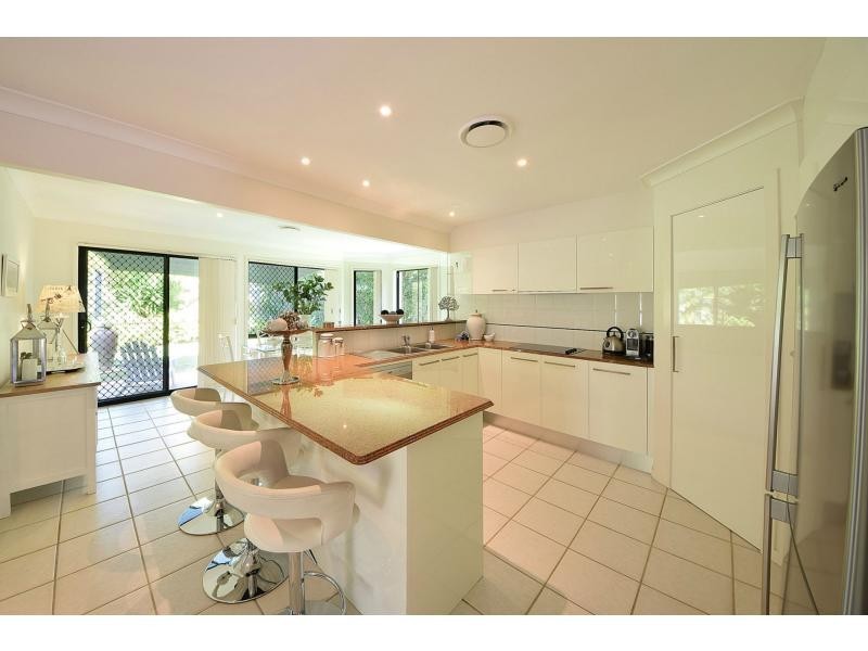 4 Sea Eagle Drive, Burleigh Waters QLD 4220