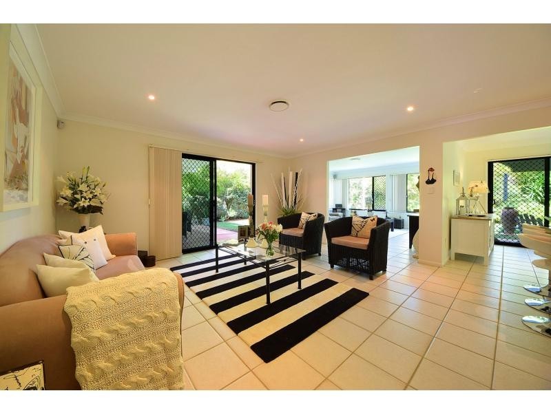 4 Sea Eagle Drive, Burleigh Waters QLD 4220