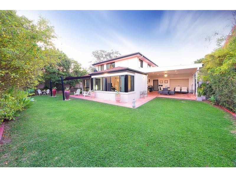 4 Sea Eagle Drive, Burleigh Waters QLD 4220