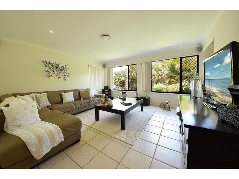 4 Sea Eagle Drive, Burleigh Waters QLD 4220