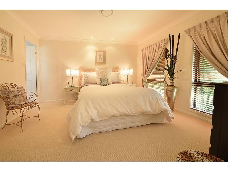 4 Sea Eagle Drive, Burleigh Waters QLD 4220