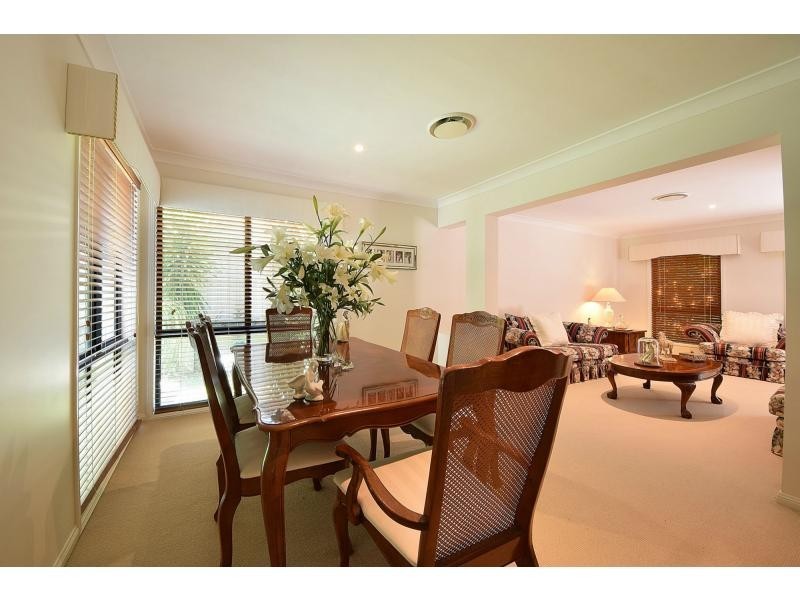 4 Sea Eagle Drive, Burleigh Waters QLD 4220