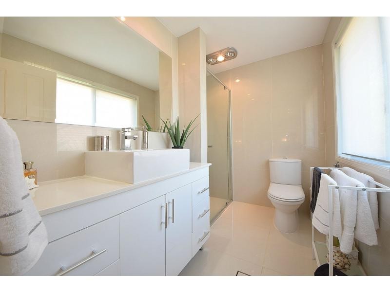 4 Sea Eagle Drive, Burleigh Waters QLD 4220