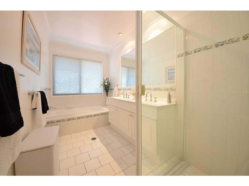 4 Sea Eagle Drive, Burleigh Waters QLD 4220